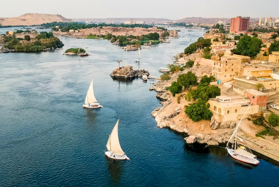 Dòng sông Nile dài hơn 6.600km được xem là mạch sống của Ai Cập