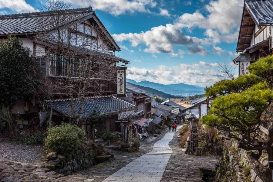 Tsumago và Magome là hai trạm dừng chân cổ kính và được bảo tồn tuyệt vời trên con đường Nakasendo huyền thoại