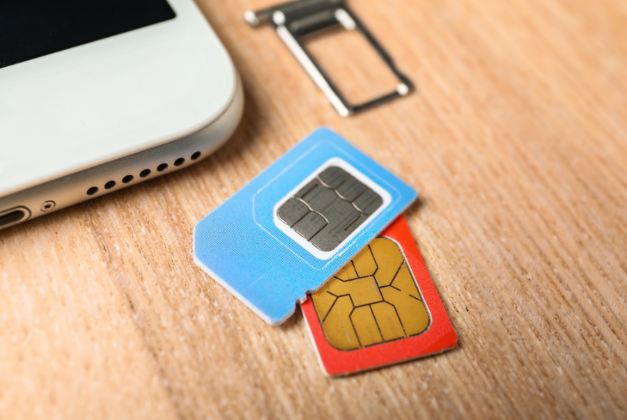 Bạn có thể lựa chọn mua sim 4G hoặc e-sim để duy trì kết nối internet cho chuyến đi