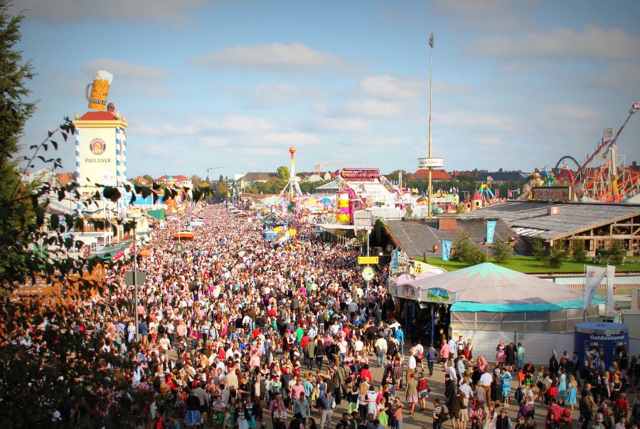 Lễ hội bia Oktoberfest Đức thu hút hàng triệu lượt khách du lịch đến tham quan và trải nghiệm
