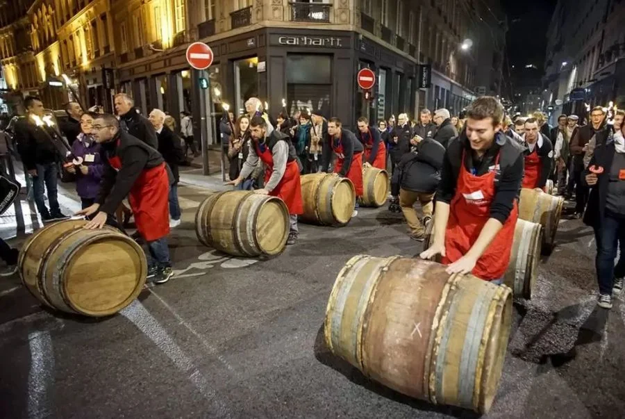 Vùng Beaujolais náo nức tổ chức lễ hội chào đón loại rượu vang mới Beaujolais Nouveau