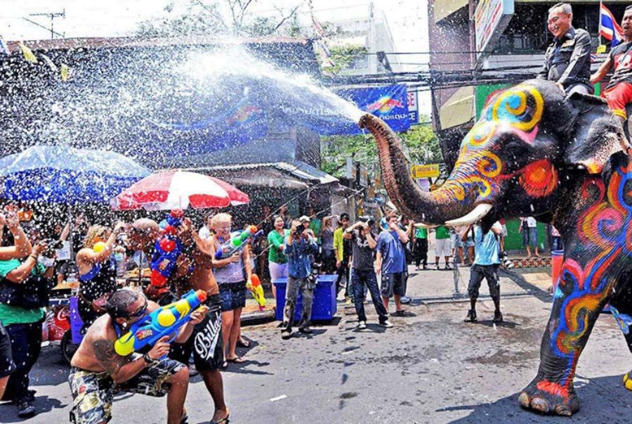 Không khí náo nhiệt của lễ hội Songkran