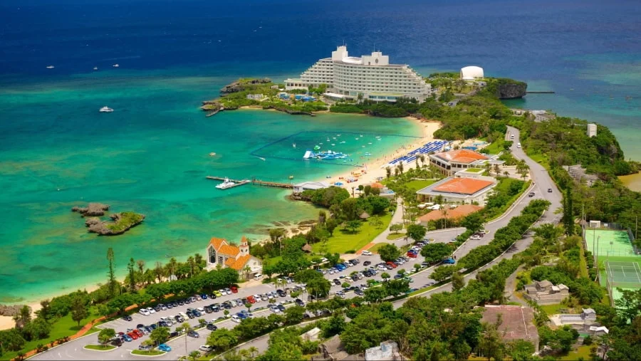 Okinawa là một điểm đến lý tưởng để tận hưởng các kỳ nghỉ lễ khi đi tour Nhật Bản