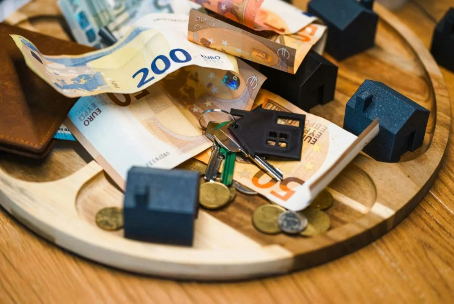 Ngoài thẻ, thì tiền mặt cũng là một trong những hành trang quan trọng trong các chuyến du lịch tết