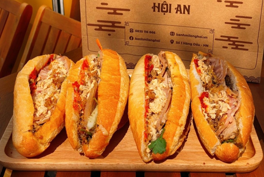 Bánh mì Hội An mang đến một hương vị đặc trưng mà du khách khó tìm thấy ở nơi khác