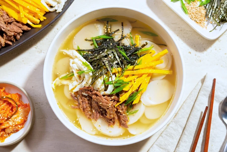 Ăn món Tteokguk vào đầu năm mang ý nghĩa khởi đầu cho một năm mới trọn vẹn