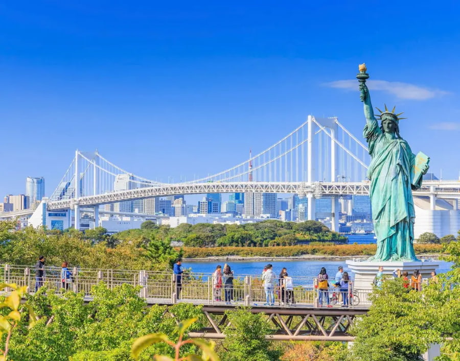 Nếu bạn còn đang lăn tăn chưa có kế hoạch gì cho chuyến Tokyo mùa hè thì Đảo nhân tạo Odaiba chính là điểm đến lý tưởng dành cho bạn