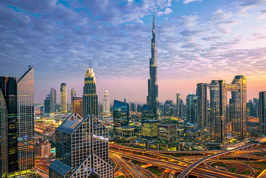 Dubai luôn gây ấn tượng bởi vẻ đẹp xa hoa và rực rỡ của các công trình hiện đại chọc trời