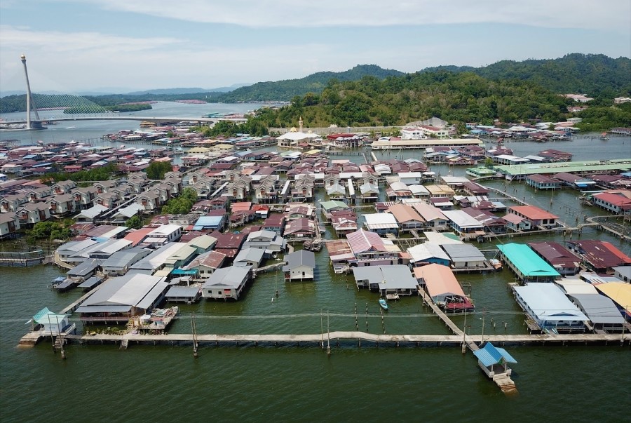 "Toàn cảnh Kampong Ayer – ngôi làng nổi hơn nghìn năm tuổi, biểu tượng văn hóa độc đáo giữa lòng thủ đô Brunei."