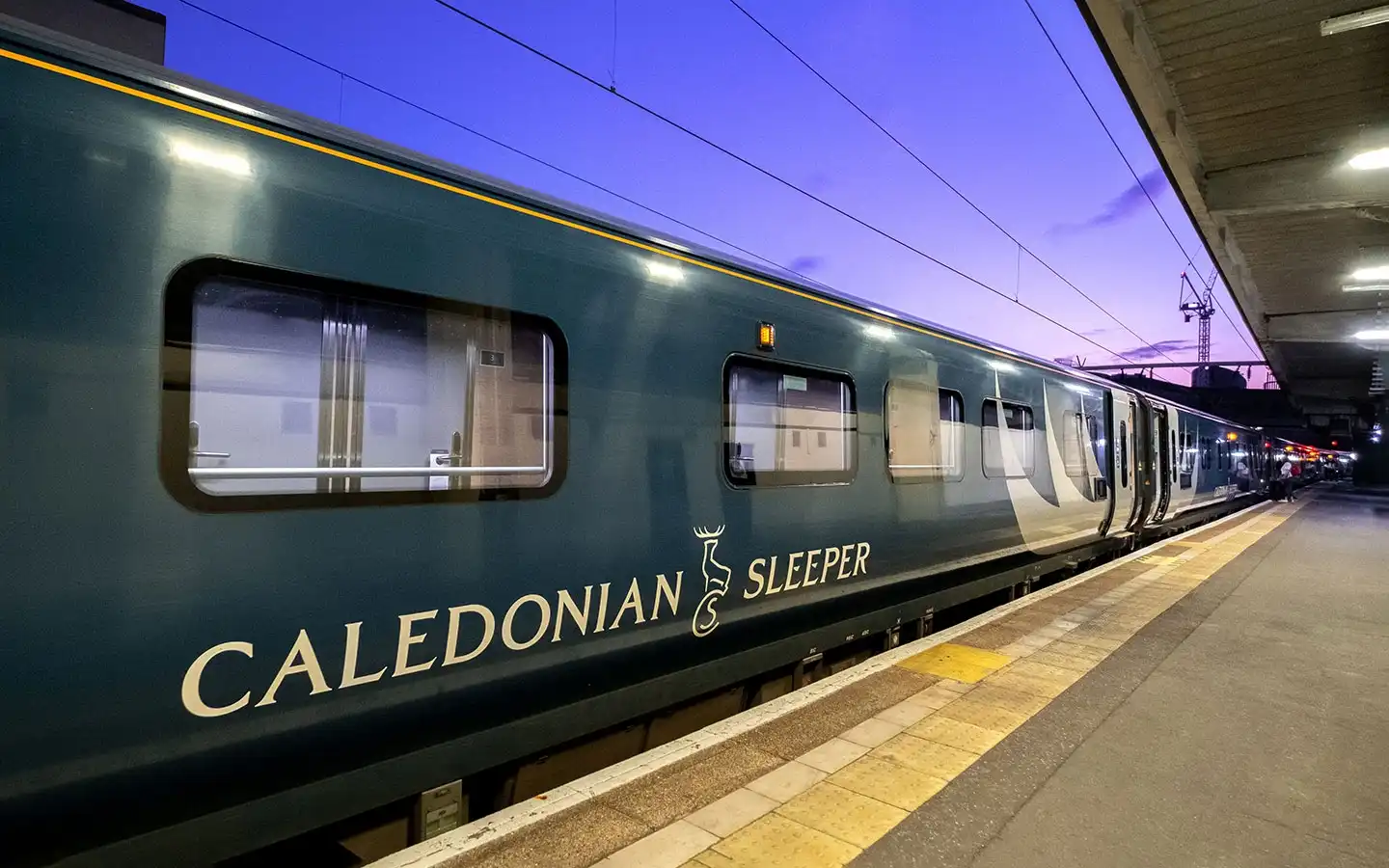 Caledonian Sleeper là tuyến tàu đêm kết nối London với Scotland