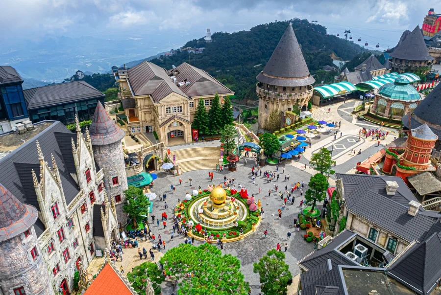 Bà Nà Hills được mệnh danh là xứ sở châu Âu thu nhỏ với lối kiến trúc cổ điển phương Tây