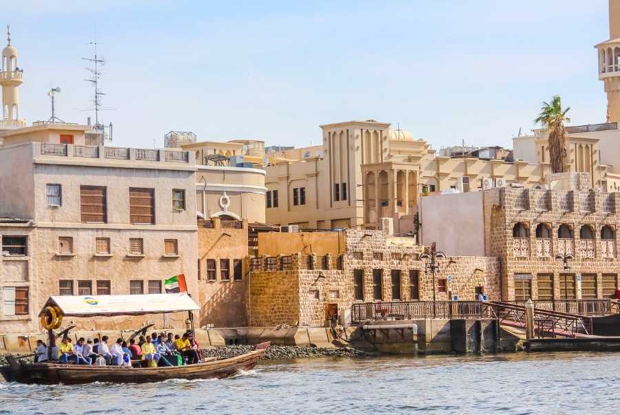 Khu phố cổ Old Dubai bảo tồn nguyên vẹn nét kiến trúc truyền thống với những ngôi nhà làm từ đất sét