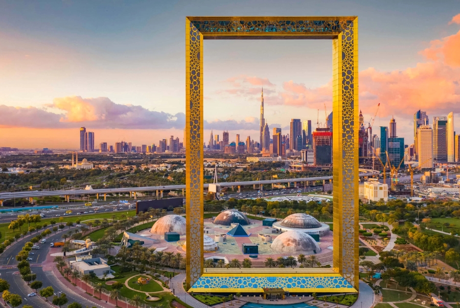 Khung tranh khổng lồ Dubai Frame là điểm check-in biểu tượng trong mọi chuyến du lịch Dubai