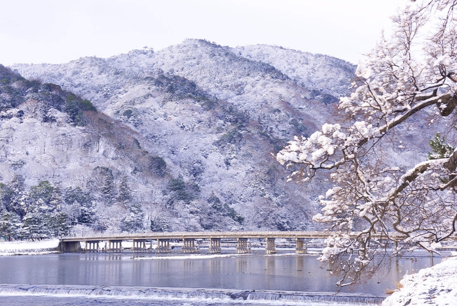 Cầu Togetsukyo là một trong những biểu tượng quan trọng nhất của khu vực Arashiyama
