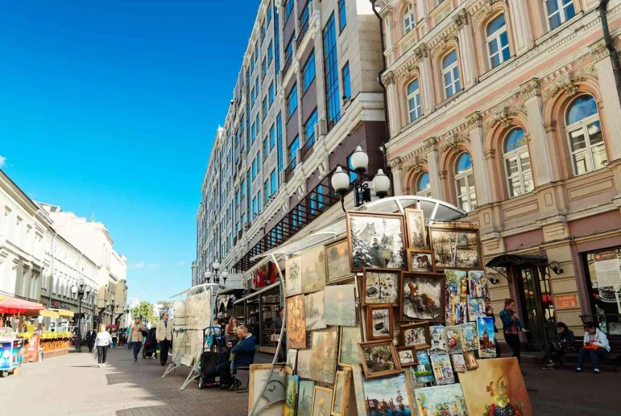Phố Arbat là một trong những con phố đi bộ lâu đời nhất Moscow