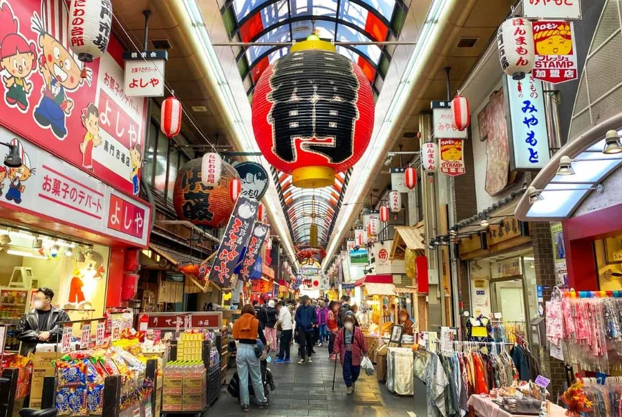 Kuromon Ichiba là khu chợ ẩm thực nổi tiếng và nhộn nhịp nhất của Osaka