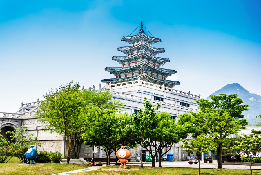 Bảo tàng Dân tộc Quốc gia Hàn Quốc tọa lạc trong khuôn viên Cung điện Gyeongbokgung