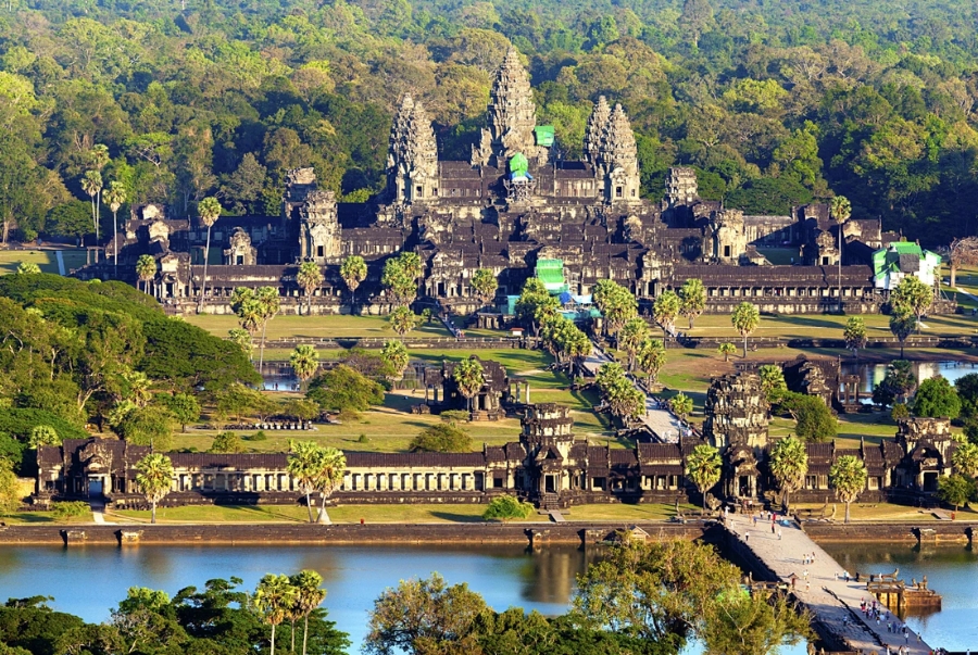 Nếu có dịp đến Campuchia du khách nhất định phải ghé thăm đền Angkor Wat được UNESCO công nhận là di sản thế giới