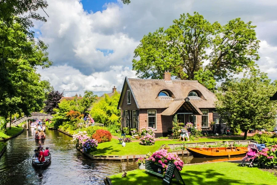 Giethoorn được mệnh danh là ngôi làng không có đường đi