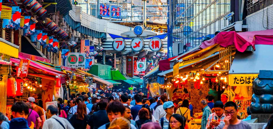 Nếu bạn là một tín đồ ẩm thực thì chợ đêm Ameya-Yokocho ở Tokyo chính là điểm đến không thể bỏ lỡ