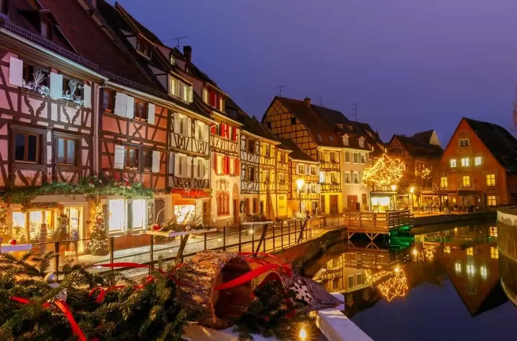 Khung cảnh Colmar Pháp lãng mạn và rực rỡ vào mùa Giáng Sinh