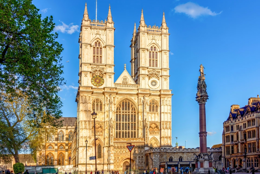 Westminster Abbey là nhà thờ mang đậm dấu ấn lịch sử và tôn giáo của nước Anh