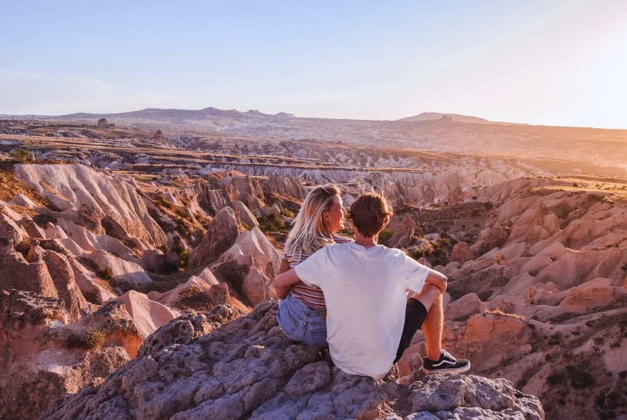 Thung lũng Đỏ và Thung lũng Hồng nổi tiếng là nơi ngắm hoàng hôn đẹp nhất Cappadocia được nhiều du khách săn đón