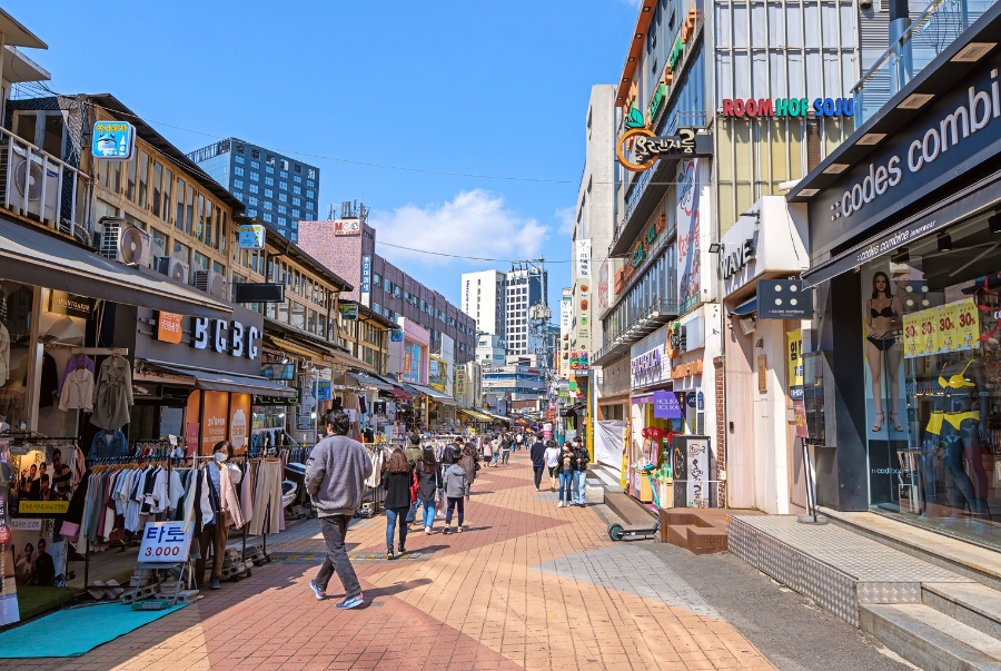 Phố Hongdae là khu phố nghệ thuật sôi động của Seoul