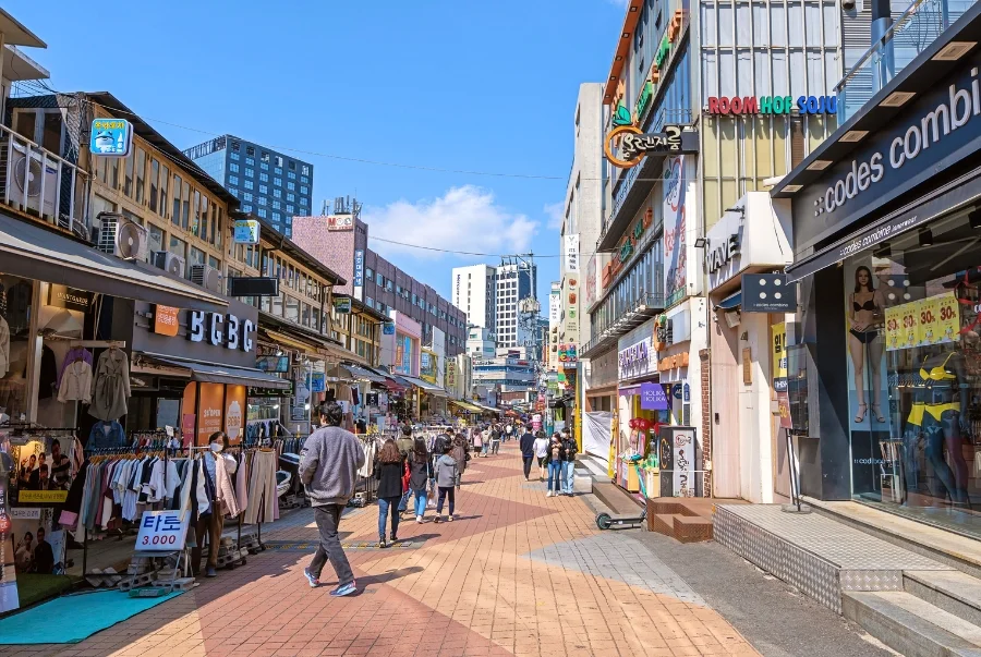 Phố Hongdae là khu phố nghệ thuật sôi động của Seoul