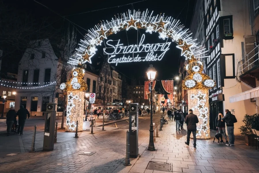 Chợ Giáng sinh Strasbourg là một trong những khu chợ cổ xưa nhất châu Âu