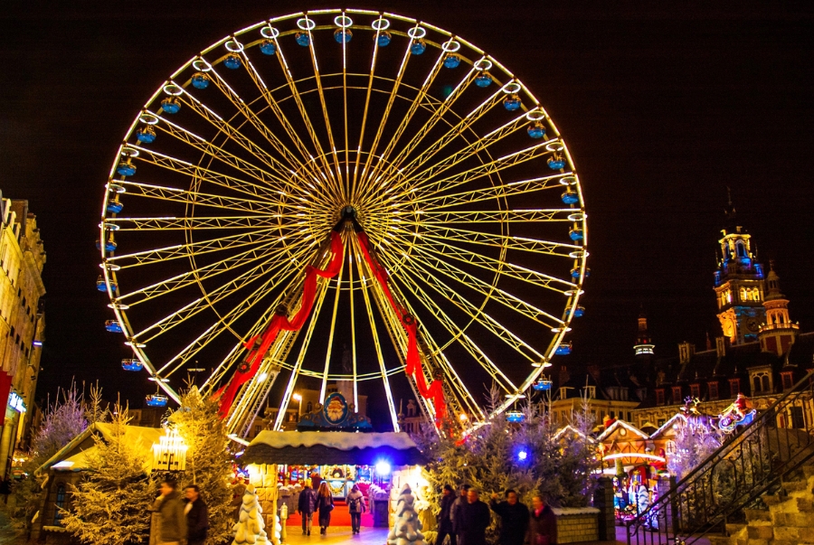 Khu chợ Giáng sinh tại Lille được tổ chức tại quảng trường Rihour