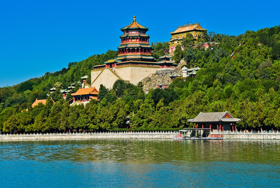 Di Hoà Viên là khu vườn hoàng gia và từng là nơi nghỉ dưỡng mùa hè của hoàng thất