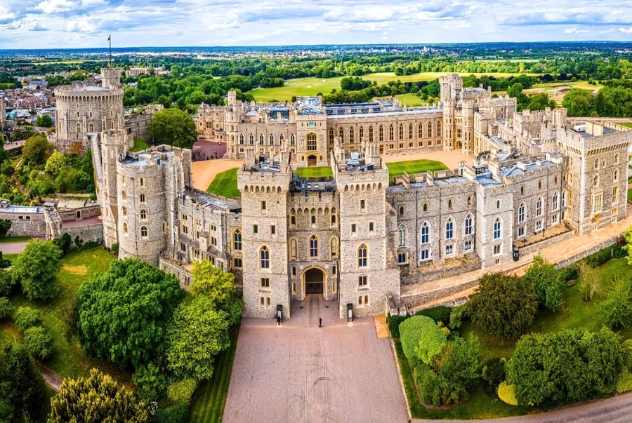 Lâu đài Windsor được xem là lâu đài hoàng gia lâu đời nhất trên thế giới vẫn còn được sử dụng cho đến ngày nay