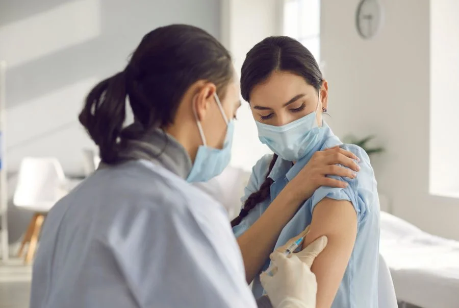 Tiêm phòng trước chuyến đi giúp bảo vệ sức khỏe và phòng ngừa bệnh truyền nhiễm