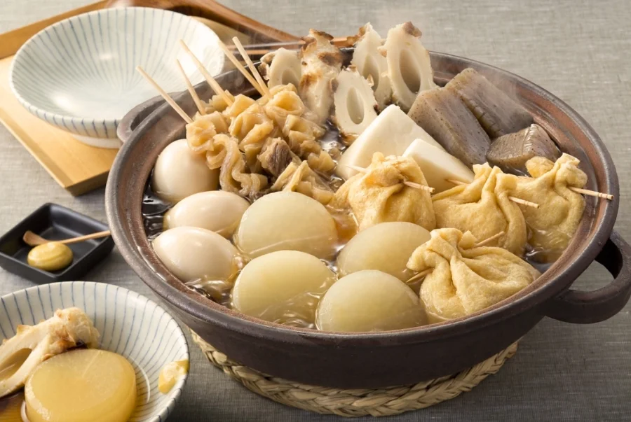 Oden là món đường phố mùa đông rất quen thuộc ăn kèm với nhiều loại topping khác nhau