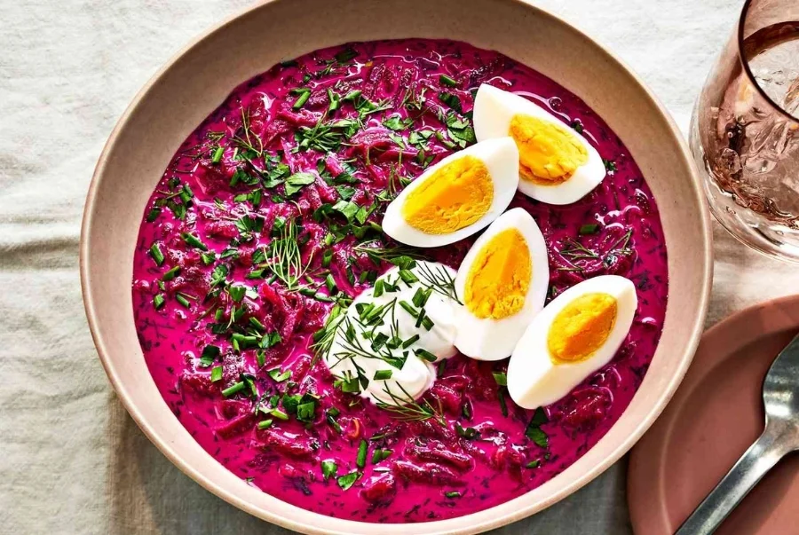 Borscht là món súp củ cải đỏ nổi tiếng của Nga