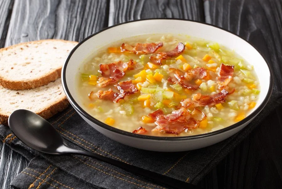 Súp lúa mạch (Gerstensuppe) là món ăn được yêu thích nhất vào mùa đông