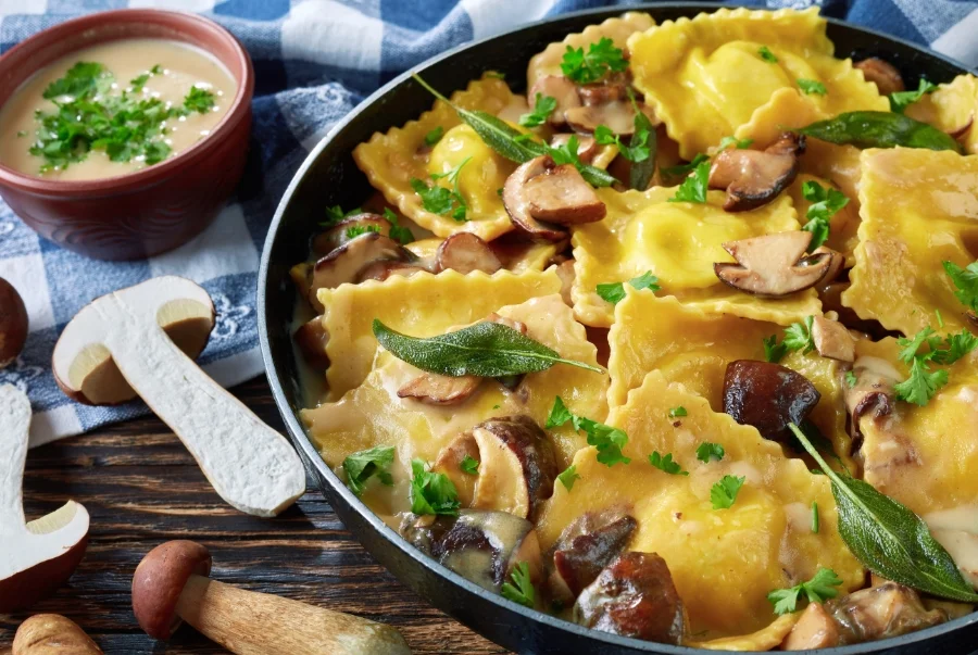 Ravioli là một loại pasta nhồi nhân truyền thống