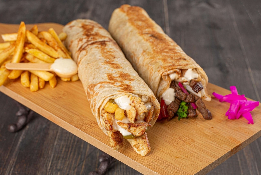 Shawarma là món ăn đường phố đặc trưng có nguồn gốc từ khu vực Trung Đông