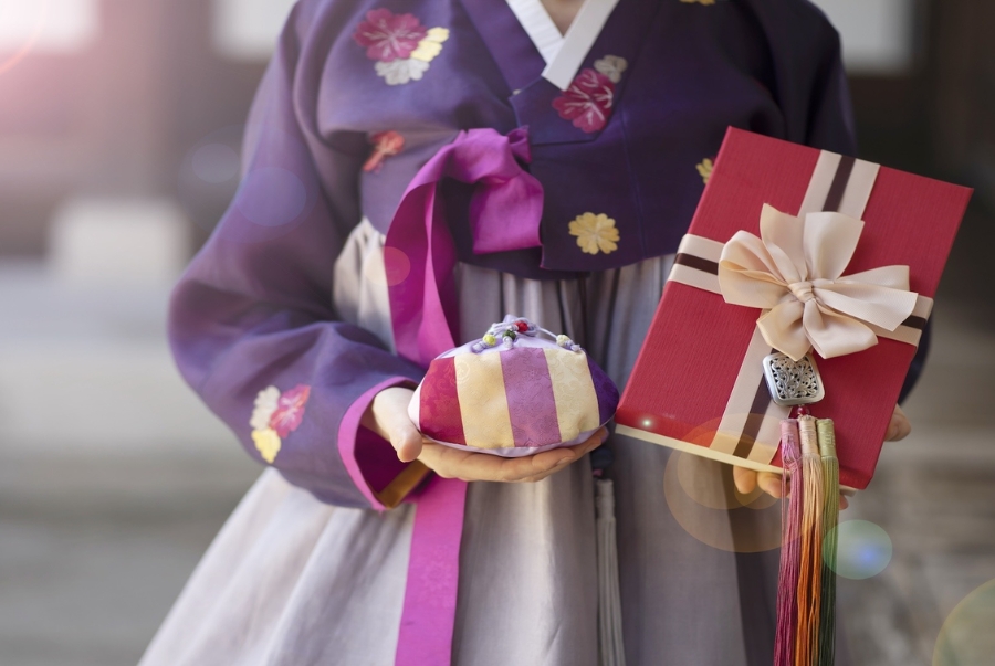 Tặng quà là nét văn hoá thể hiện tinh thần chia sẻ và lòng biết ơn