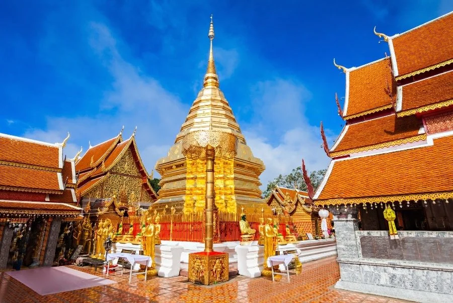 Bảo tháp vàng lấp lánh tại Chùa Doi Suthep