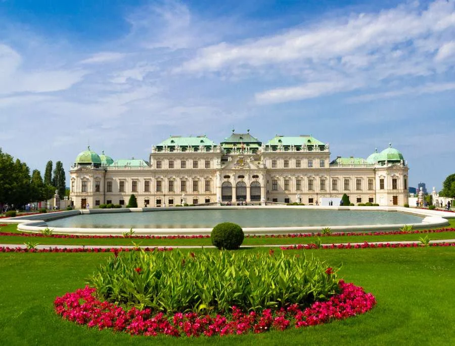 Khung cảnh rực rỡ của Vienna vào một ngày xuân nắng đẹp