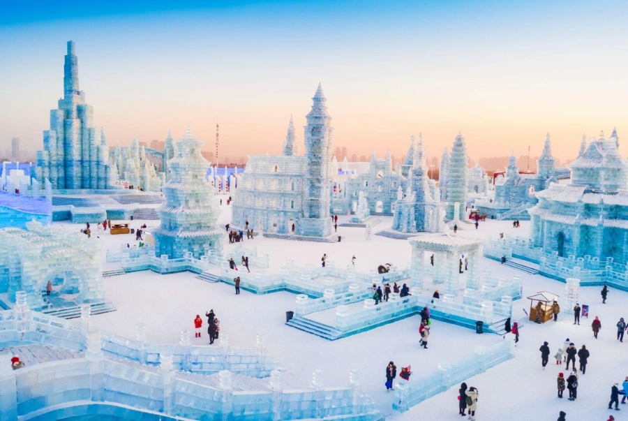 Mùa đông Cáp Nhĩ Tân luôn là điều mà du khách mong chờ để chiêm ngưỡng những công trình băng tuyết hùng vĩ