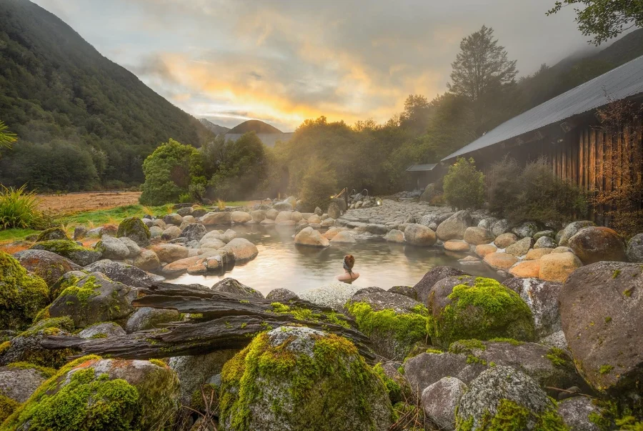 Tắm onsen luôn là trải nghiệm được du khách mong đợi trong mọi chuyến du lịch Nhật Bản