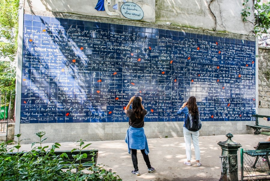 Toàn cảnh bức tường tình yêu Le mur des je t’aime nổi tiếng