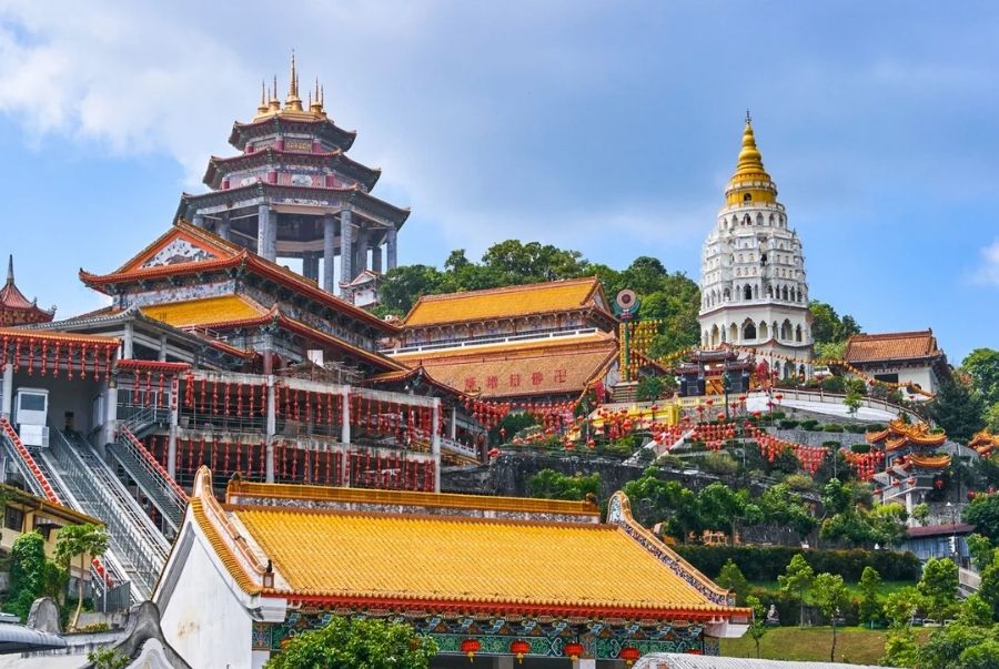 Chùa Kek Lok Si là ngôi chùa Phật giáo lớn nhất Malaysia, uy nghiêm giữa núi đồi Penang