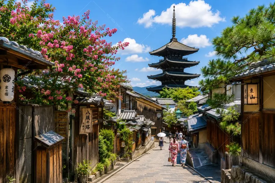 Kyoto cổ kính đẹp dịu dàng giữa sắc xanh mùa hạ