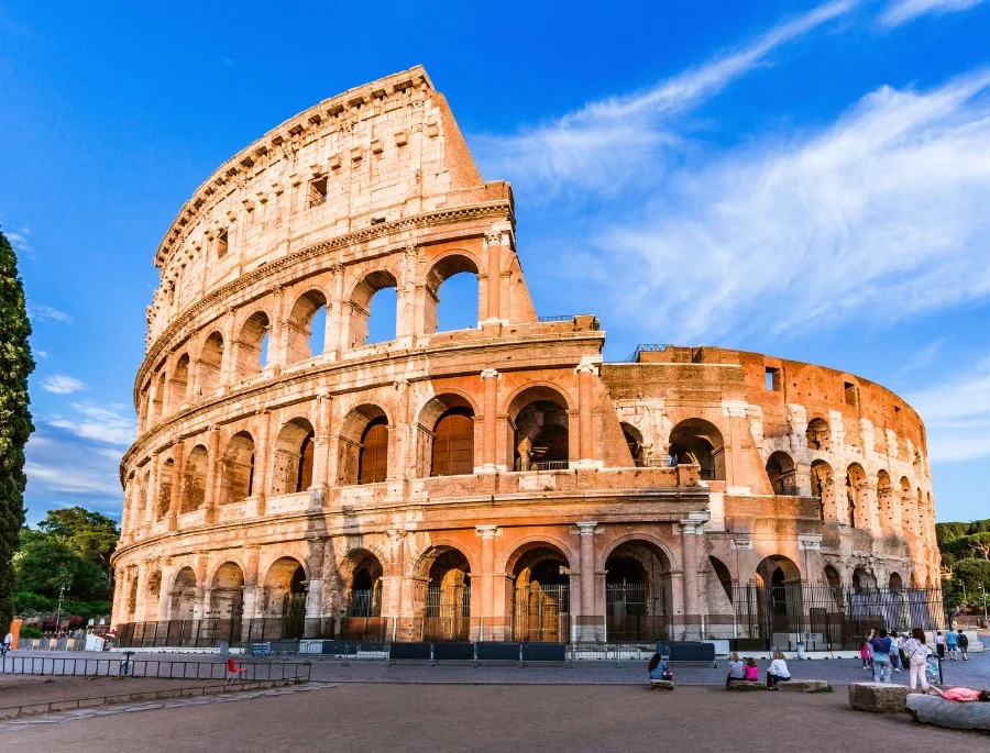 Đấu trường Colosseum được xem là biểu tượng hùng tráng của thành Rome