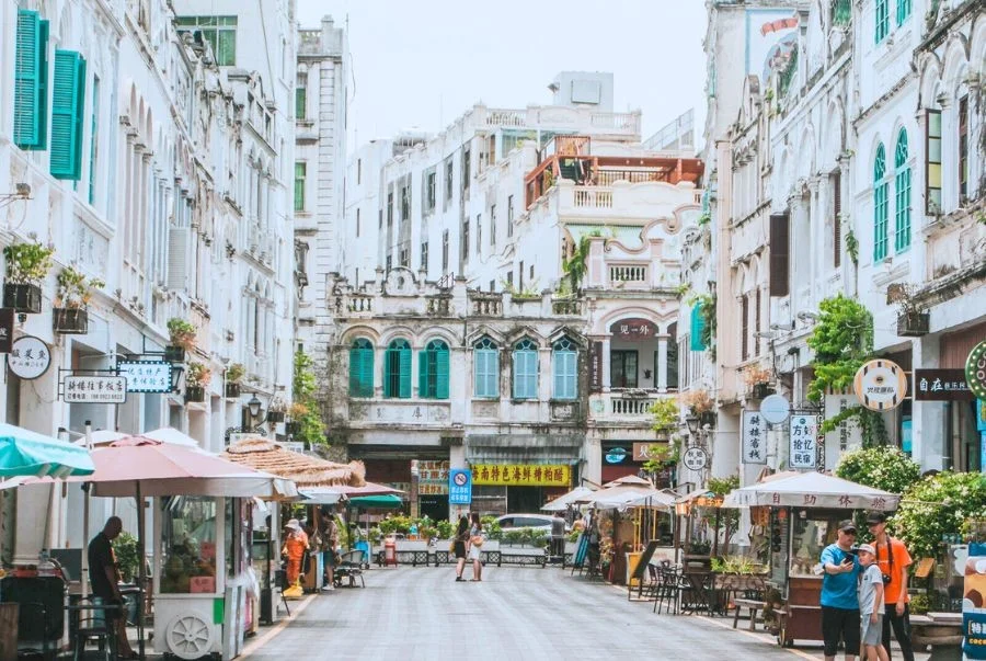 Dạo quanh phố cổ Qilou và trải nghiệm những hàng quán địa phương nơi đây