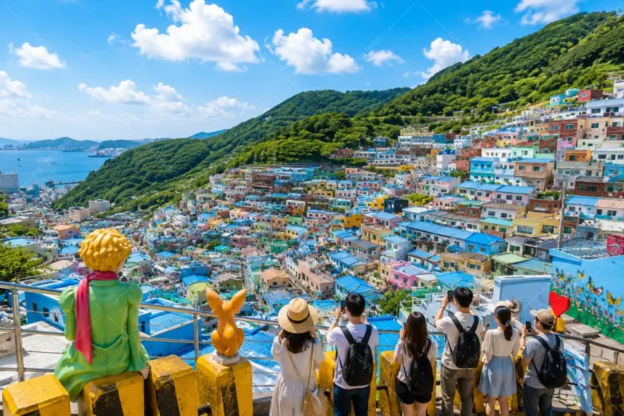 Làng Gamcheon mùa hè tựa như một bảng màu khổng lồ